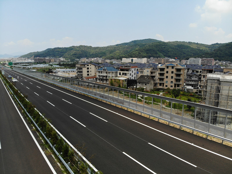 公路聲屏障成為促進(jìn)社會和諧降噪設(shè)施